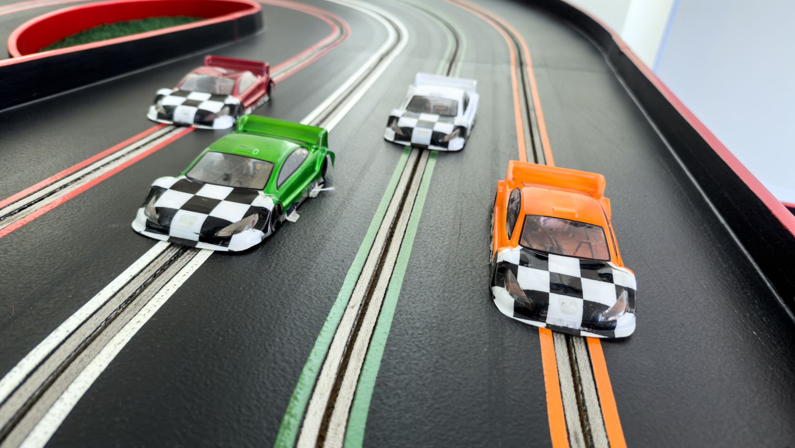 You are currently viewing Ultimate Guide to Carrera Digital Slot Car Racing Sets: Thrill and Customization Await